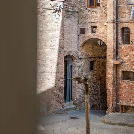 Affaccio Sul Castellare Daire Siena